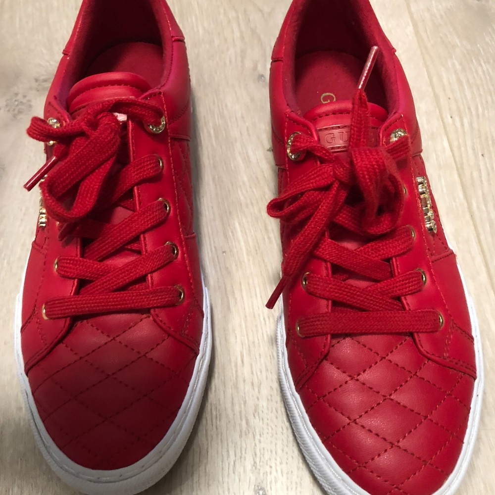 GUESS Sneakers